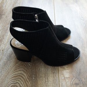 ✴️FLASH SALE✴️ NEW Vince Camuto Shield Sandal